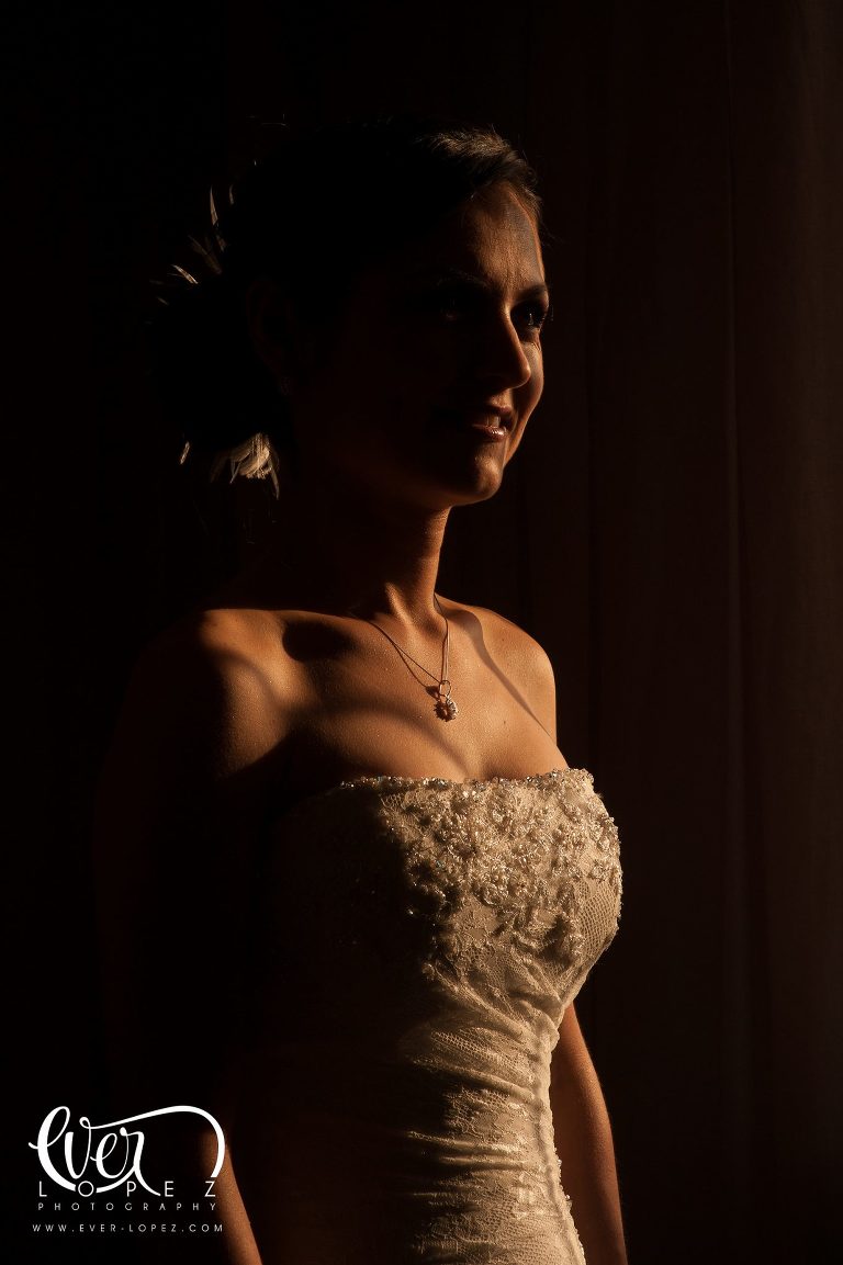 mexican destination wedding photographer Ever Lopez Mexico bride portrait
