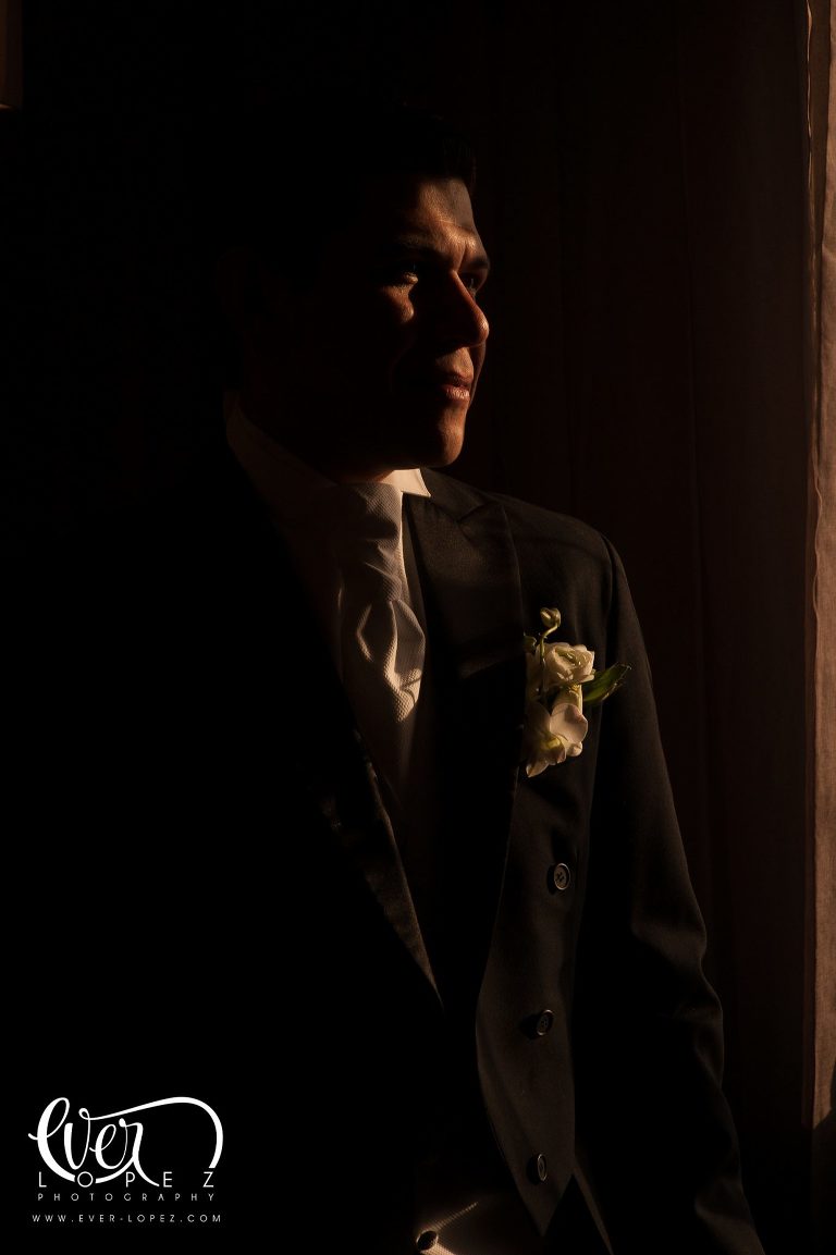 mexican destination wedding photographer Ever Lopez Mexico groom portrait