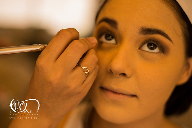 bride getting ready funny picture makeup wedding getting ready mexico destination photographer weddings mexican make up artist