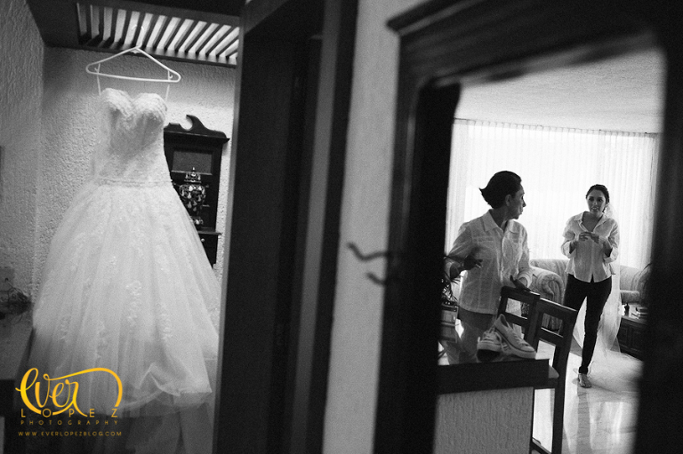 bride getting ready destination wedding photographer
