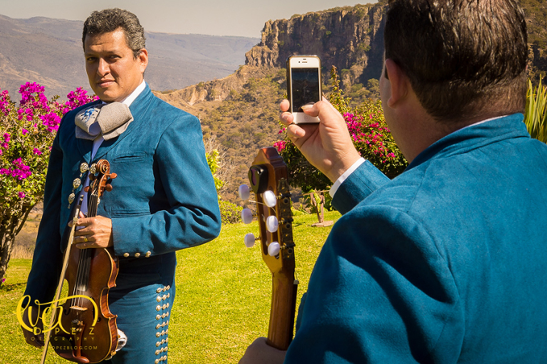 mariachi music at mexican traditional wedding