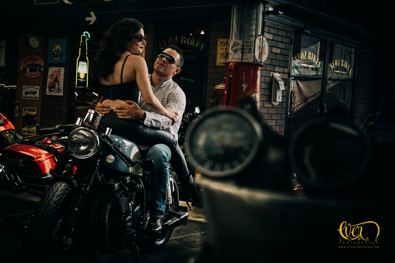fotos casuales de novios con motos en Guadalajara Jalisco