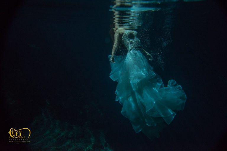 Trash the dress Mexico Underwater cenote pictures
